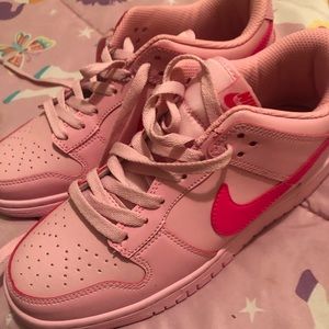 Brand new, triple pink Nike dunks